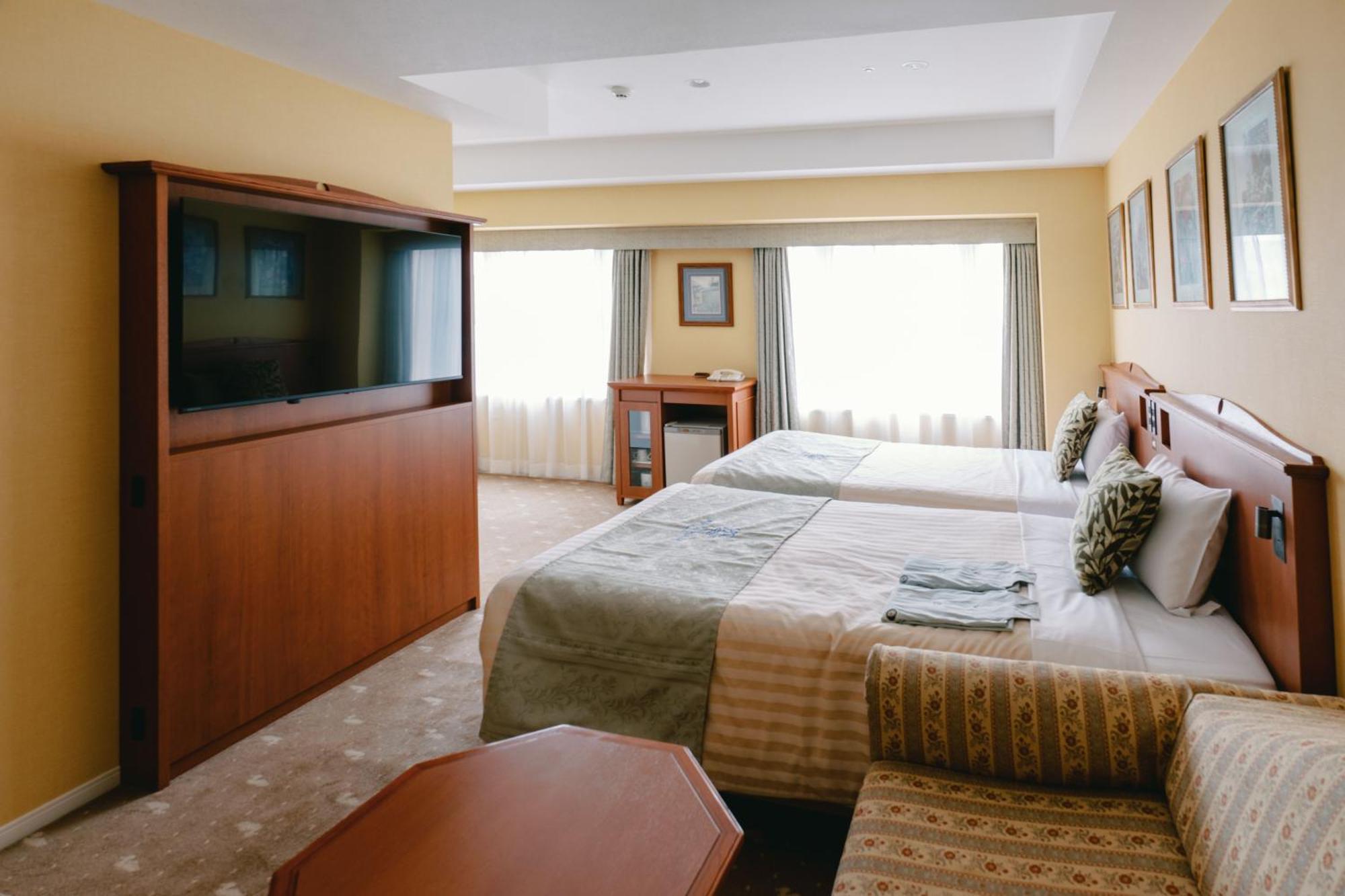 Boston Plaza Kusatsu 3*