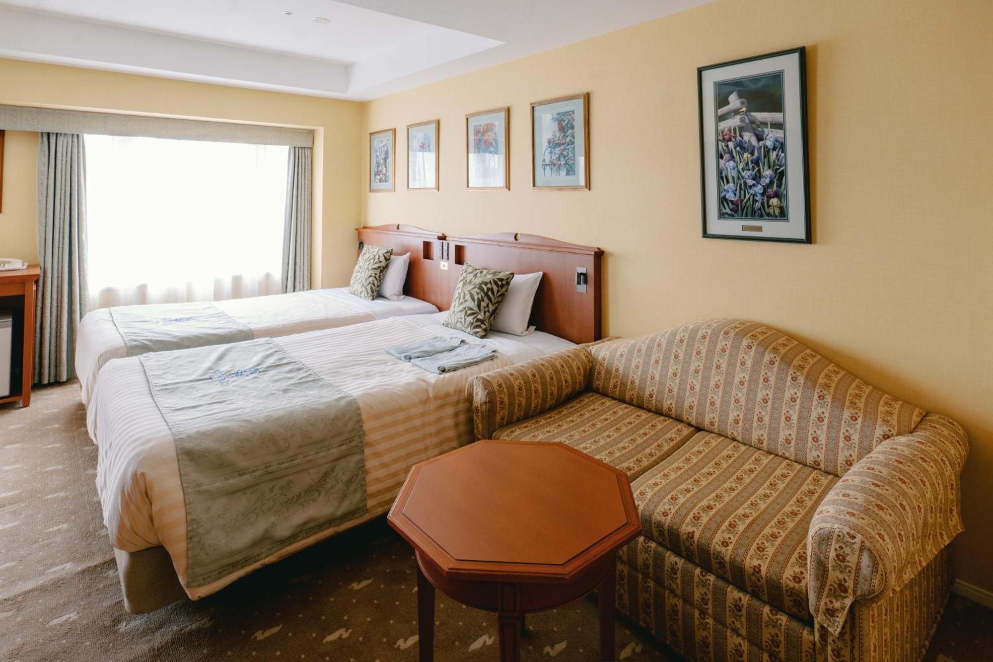 Boston Plaza Kusatsu 3*